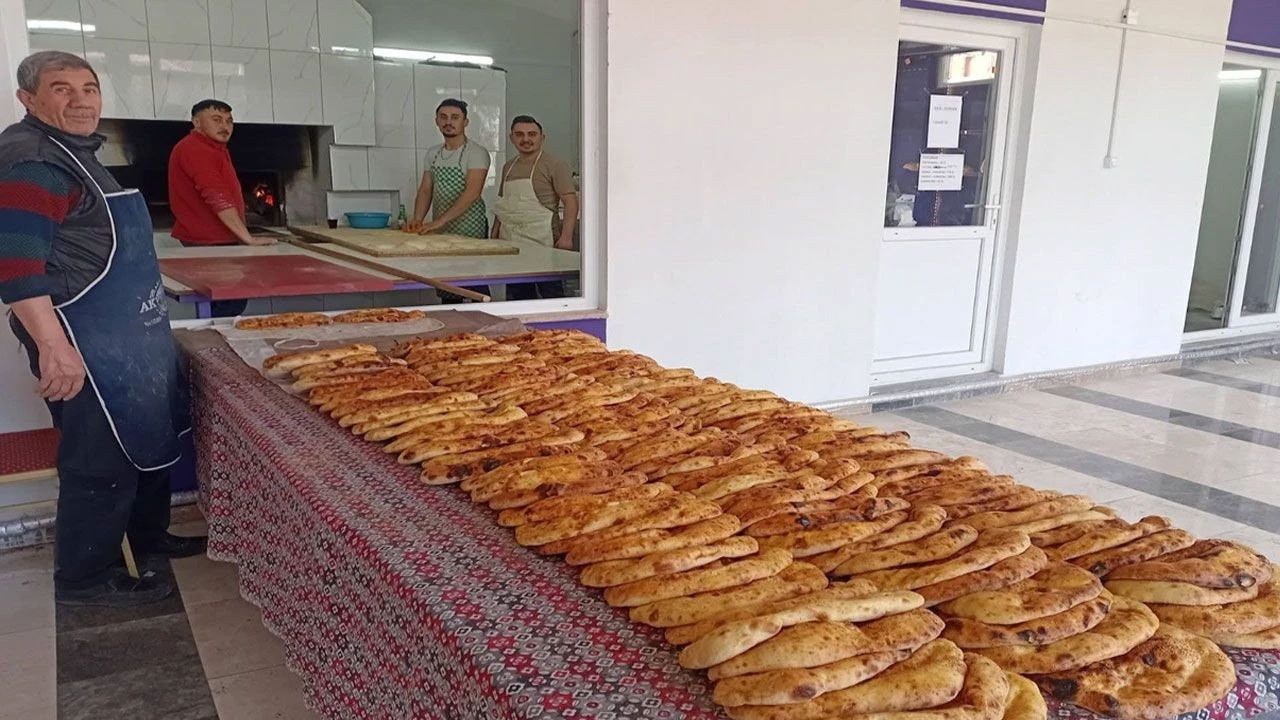 Afyon'da ücretsiz Ramazan pidesi: 2 yıldır devam ediyor