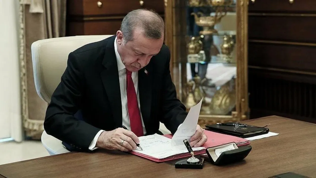 Resmi Gazete'de yayımlandı! Cumhurbaşkanı Erdoğan o isimleri görevden aldı