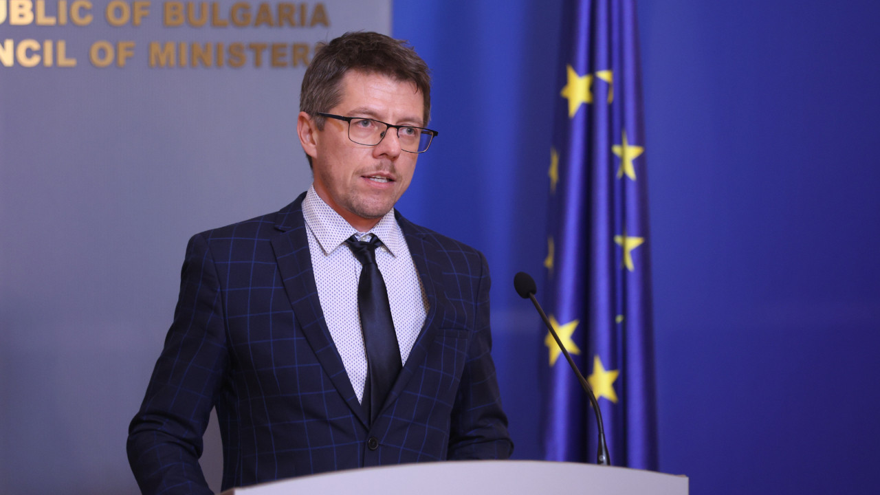 Sadece 24 saat görev yapabildi! Başbakan Yardımcısı istifa etti