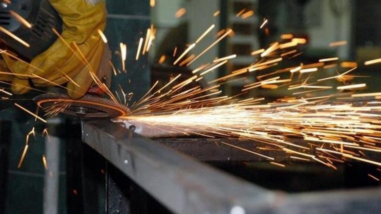 Veriler çelişkili sinyal veriyor: Güven yükselirken üretim yavaşlıyor