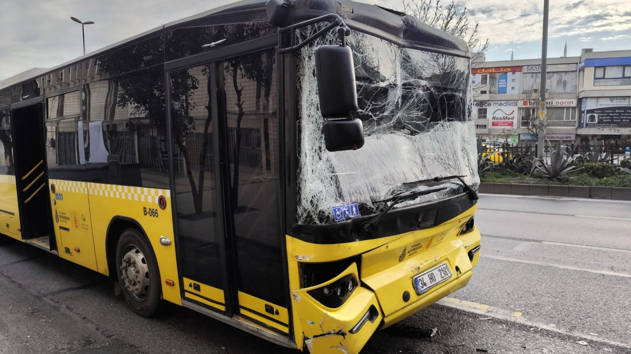 İstanbul’da korku dolu anlar: 3 İETT otobüsü birbirine girdi