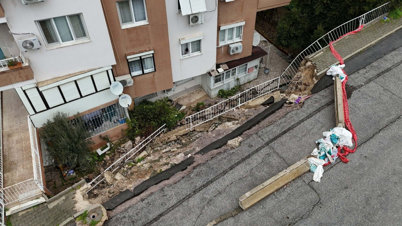 İzmir’de tehlike büyüyor: Çöken duvar haftalardır onarılmadı