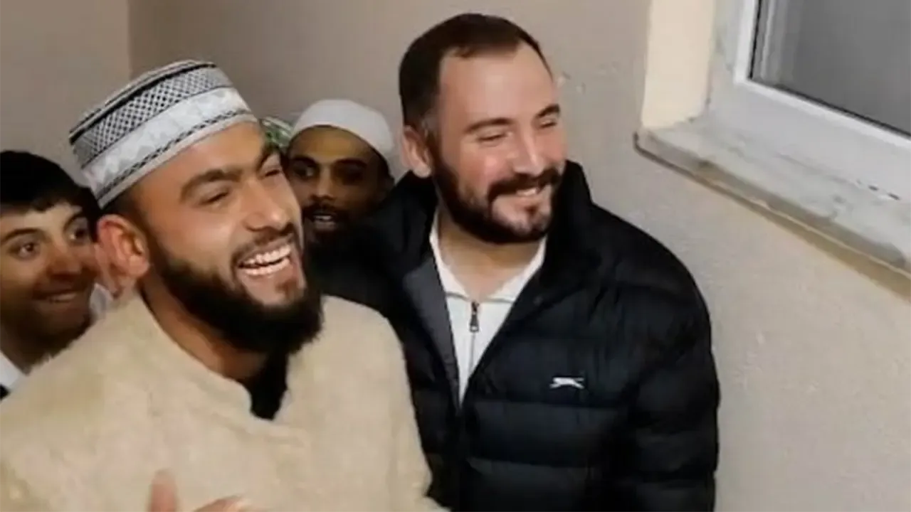 Herkesin dilinde! 'Kabe'de hacılar Hû der Allah' ilahisi sözleri nedir?