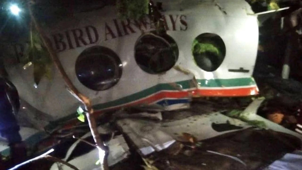 Hindistan’da 7 kişinin bulunduğu ambulans uçak düştü