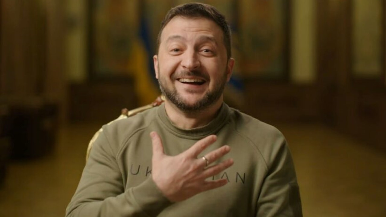 'Seçimsiz diktatör' Zelenskiy 'Diktatör müsünüz?' sorusuna sırıtarak yanıt verdi