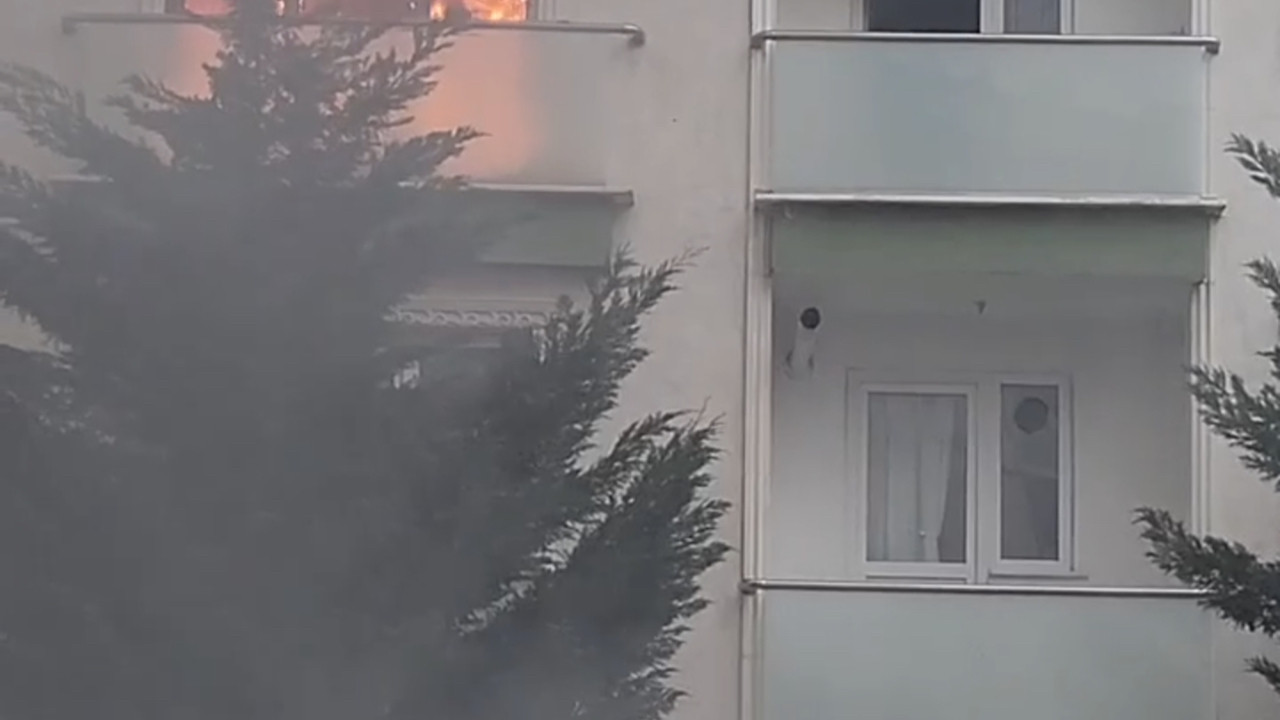 Maltepe Zümrütevler Mahallesi'nde yangın! Mahsur kalan 4 kişi kurtarıldı