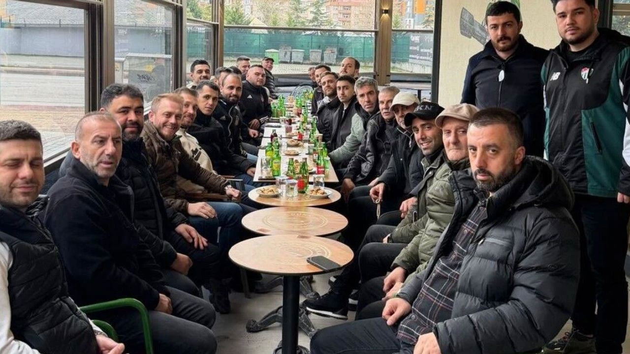 Beşiktaş Çarşı grubundan Bursaspor Teksas grubu lideri Selim Kurtulan'a geçmiş olsun ziyareti