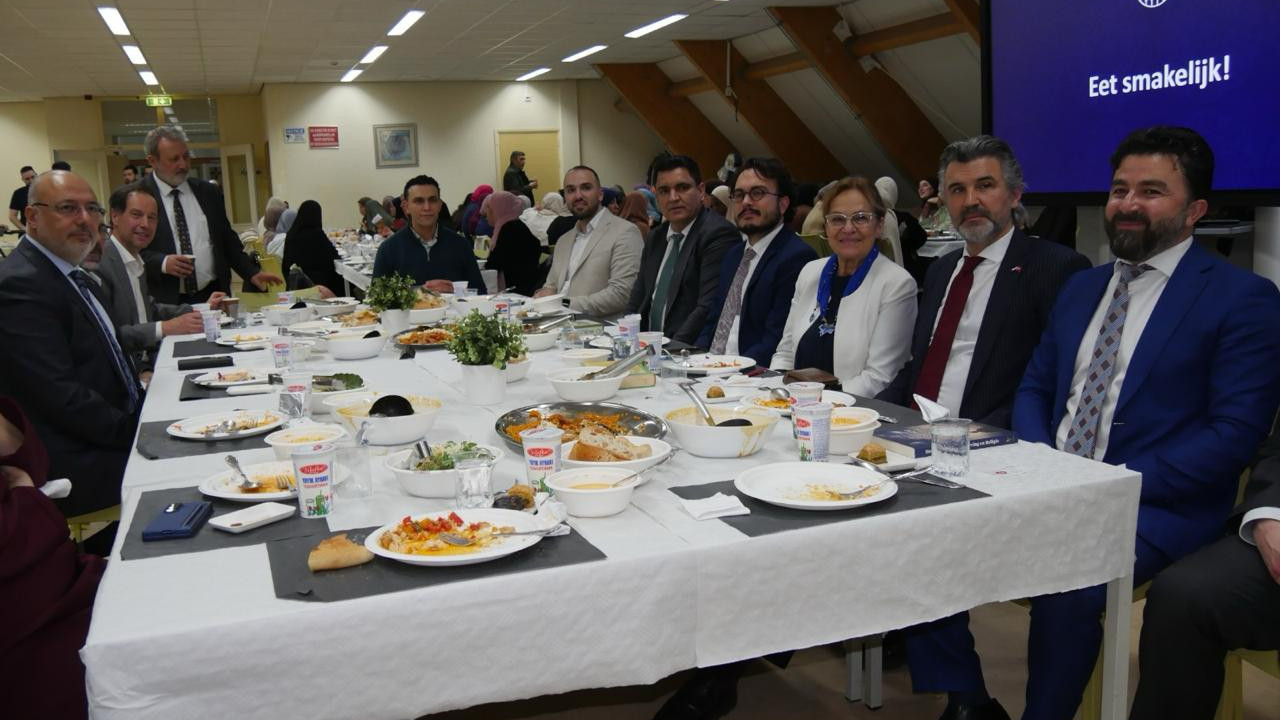 Hollanda’da iftar buluşması ‘Ramazan’ın anlamı paylaşmaktır’