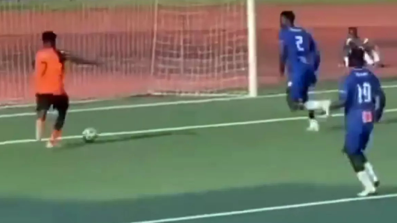 Saç baş yolduran pozisyon! Takım arkadaşlarından dayak yedi