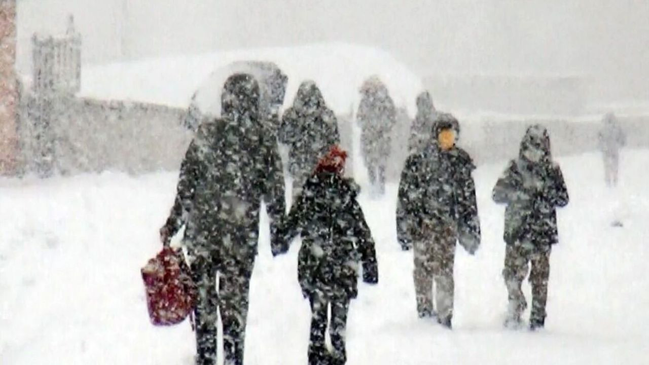 Hakkari’de okullar 1 gün süreyle tatil edildi