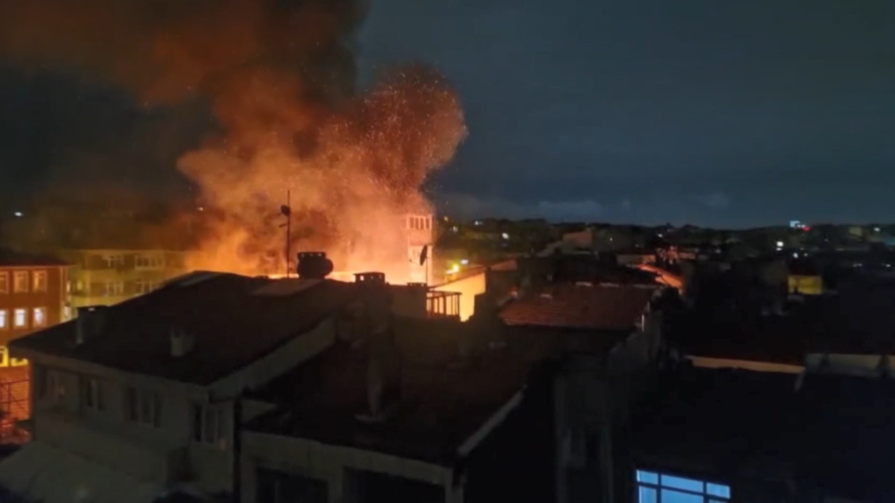 İstanbul Fatih’te 3 katlı metruk binada yangın