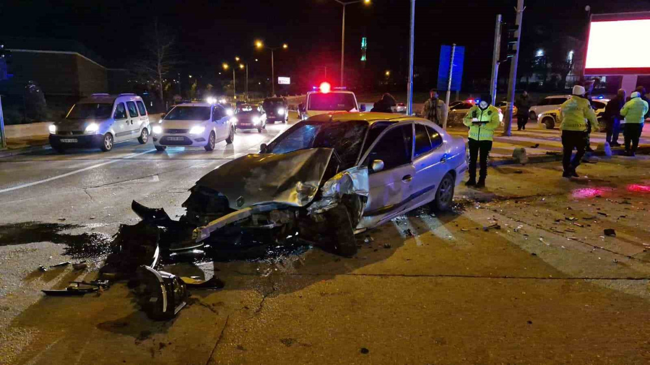 Karaman’da polisten kaçan şüpheliler kaza yaptı