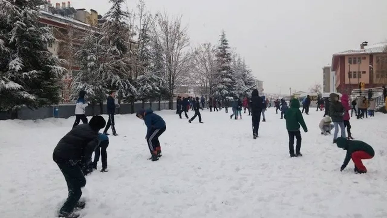 Kars’ta eğitime kar engeli