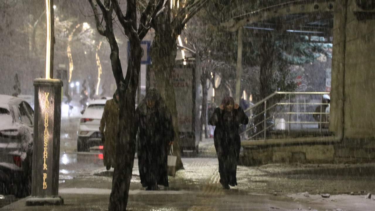 Van’da eğitime kar tatili