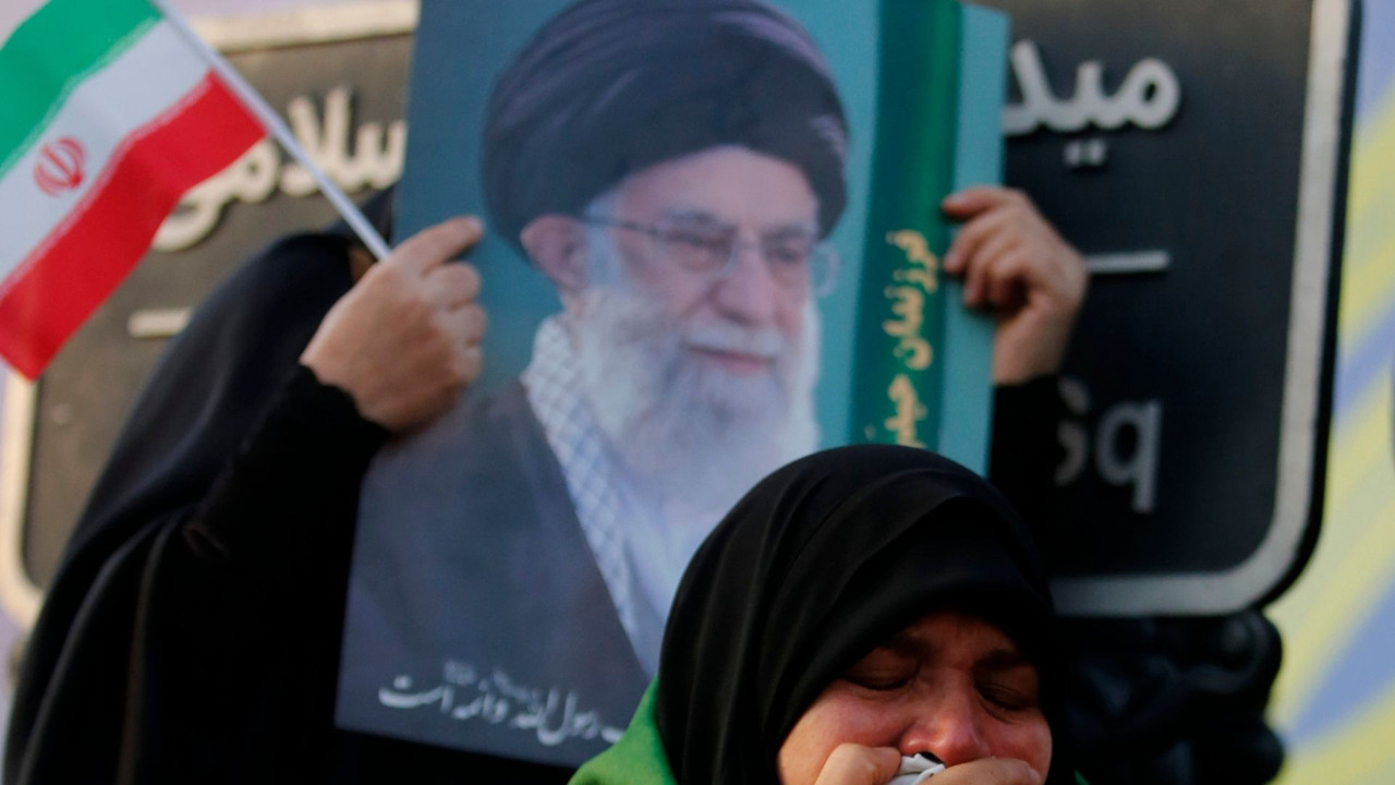 Hamaney’in şehadeti İran’ı sokaklara döktü: Gözyaşları intikam yeminiyle birleşti