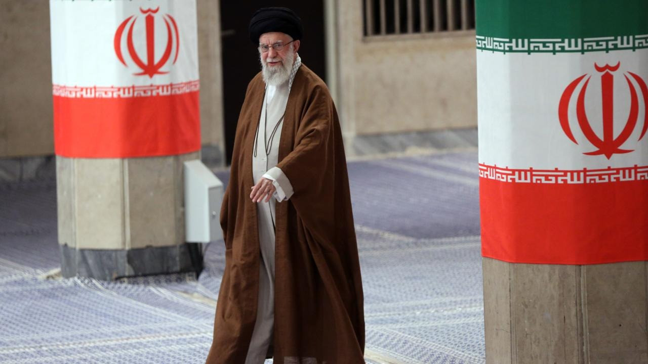 Hamaney'in danışmanı Muhbir açıkladı: Yönetim nasıl olacak?