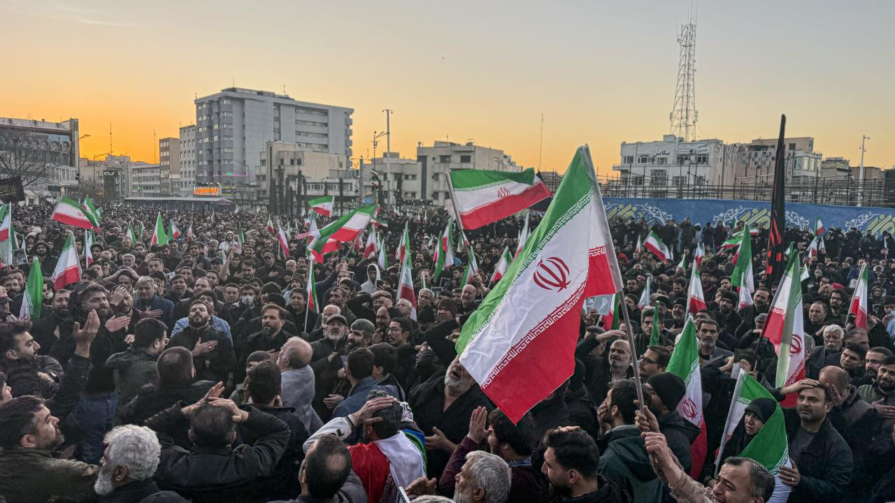 Sanatçılardan İran’la dayanışma mesajı: Yüreğimiz Tahran’da İsfahan’da, Tebriz’de!