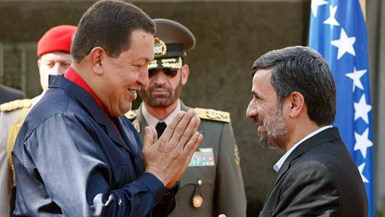 Ahmedinejad şehit edildi: Chavez'in cenazesinde yaptığı o hareket gündem olmuştu