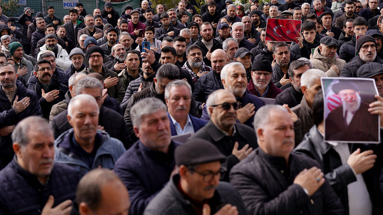 ‘Boyunlarını yere sürecek birileri her zaman çıkar’