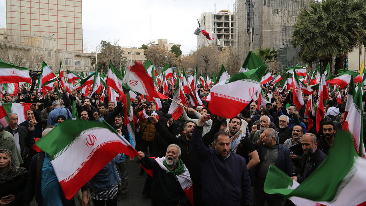 Sanatçılardan İran halkına destek: Emperyalizm için perde kapanıyor