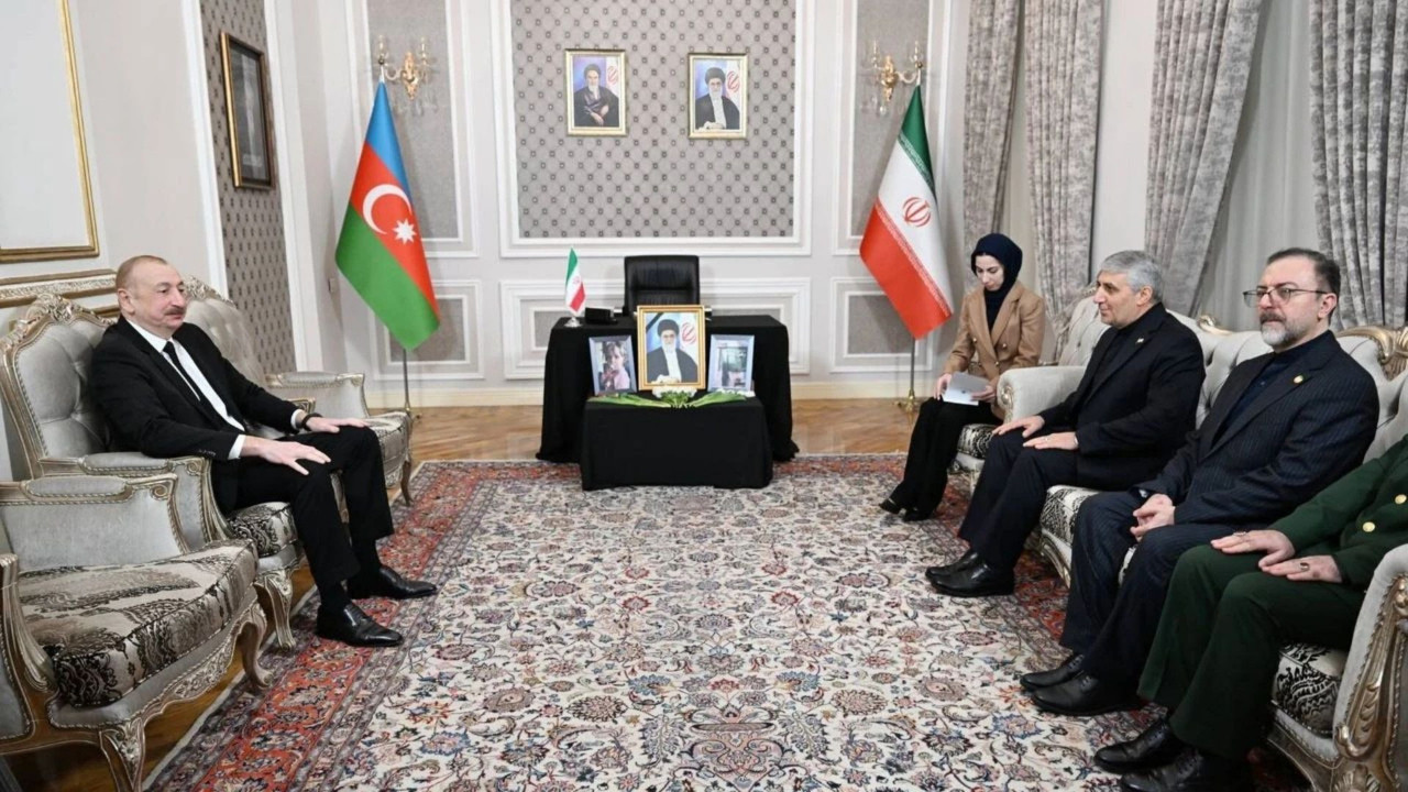 Aliyev’den İran Büyükelçiliği’ne taziye ziyareti: ‘Hamaney’i her zaman iyi hatırlayacağım’