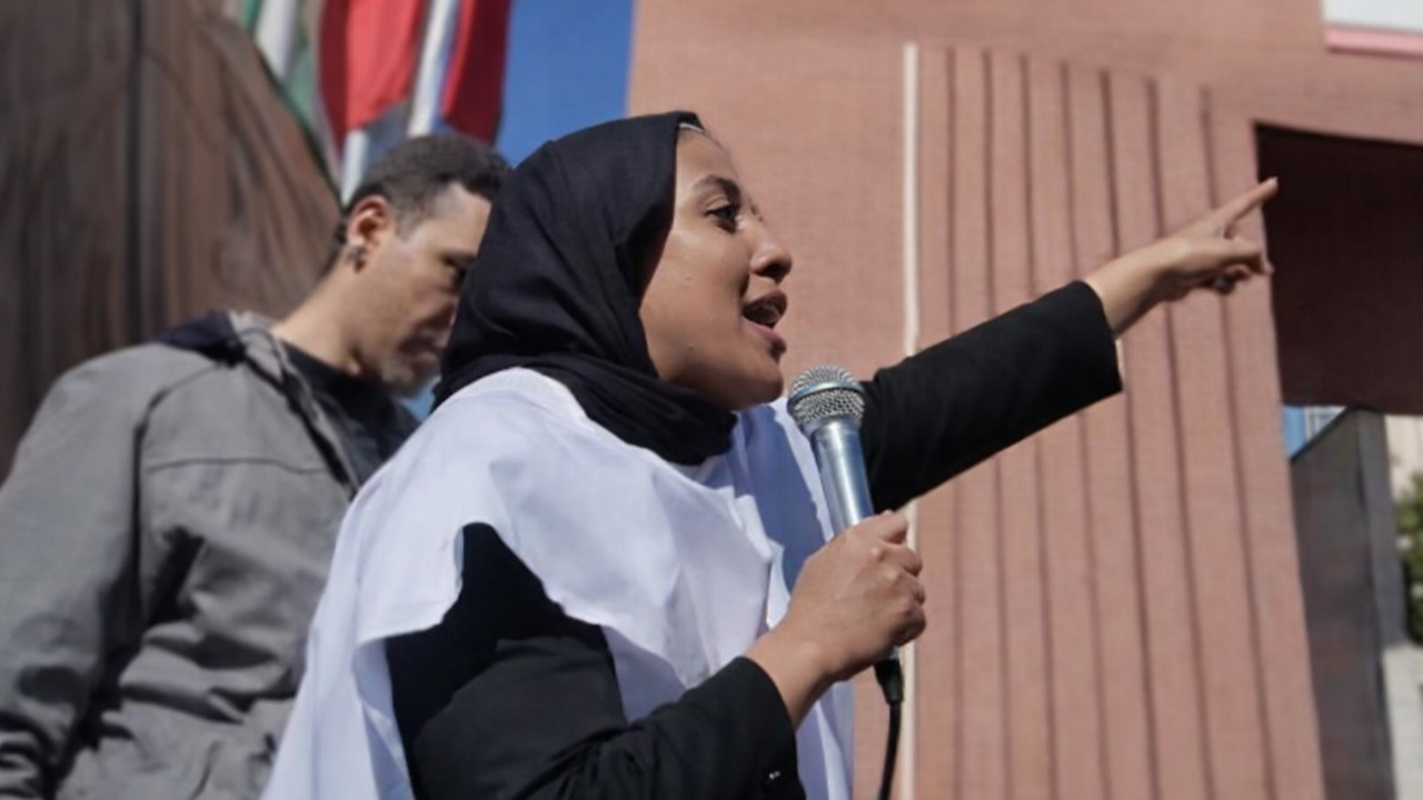 İranlı kadından tarihi konuşma: 'Rehberin vasiyetine uyun'