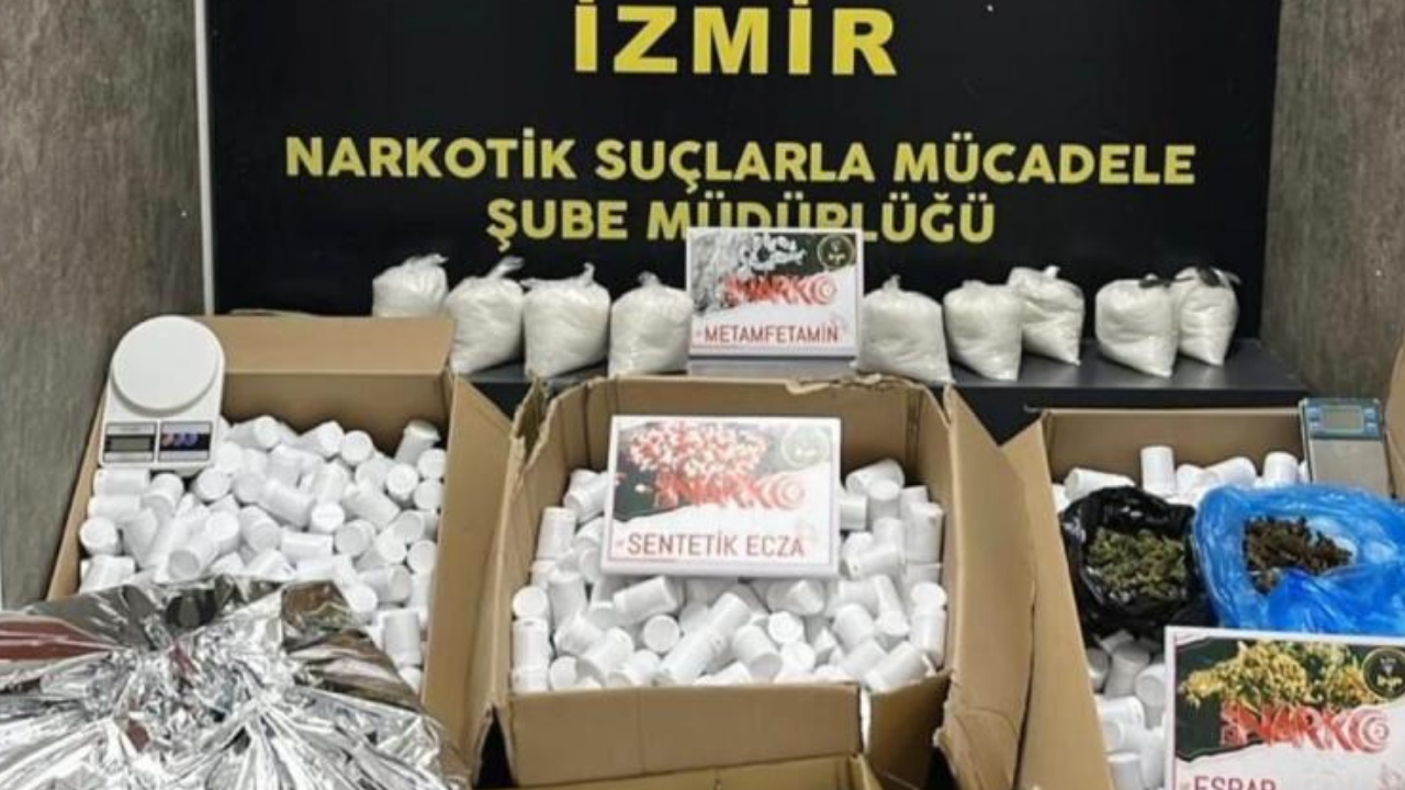 İzmir’de 366 bin 400 uyuşturucu hap ele geçirildi