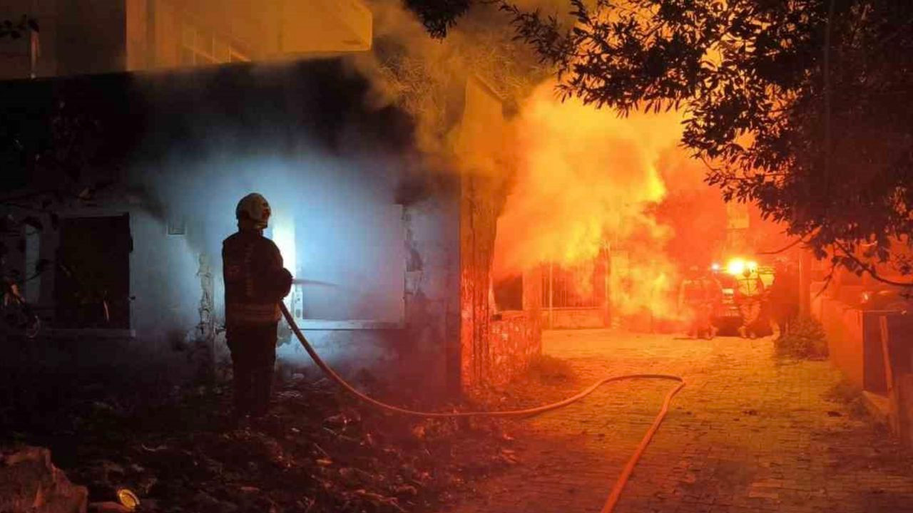 Hatay Samandağ’da metruk ev yangını