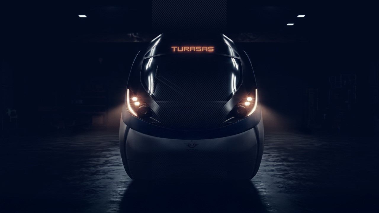 Türkiye'nin ürettiği ilk hızlı tren raylara iniyor