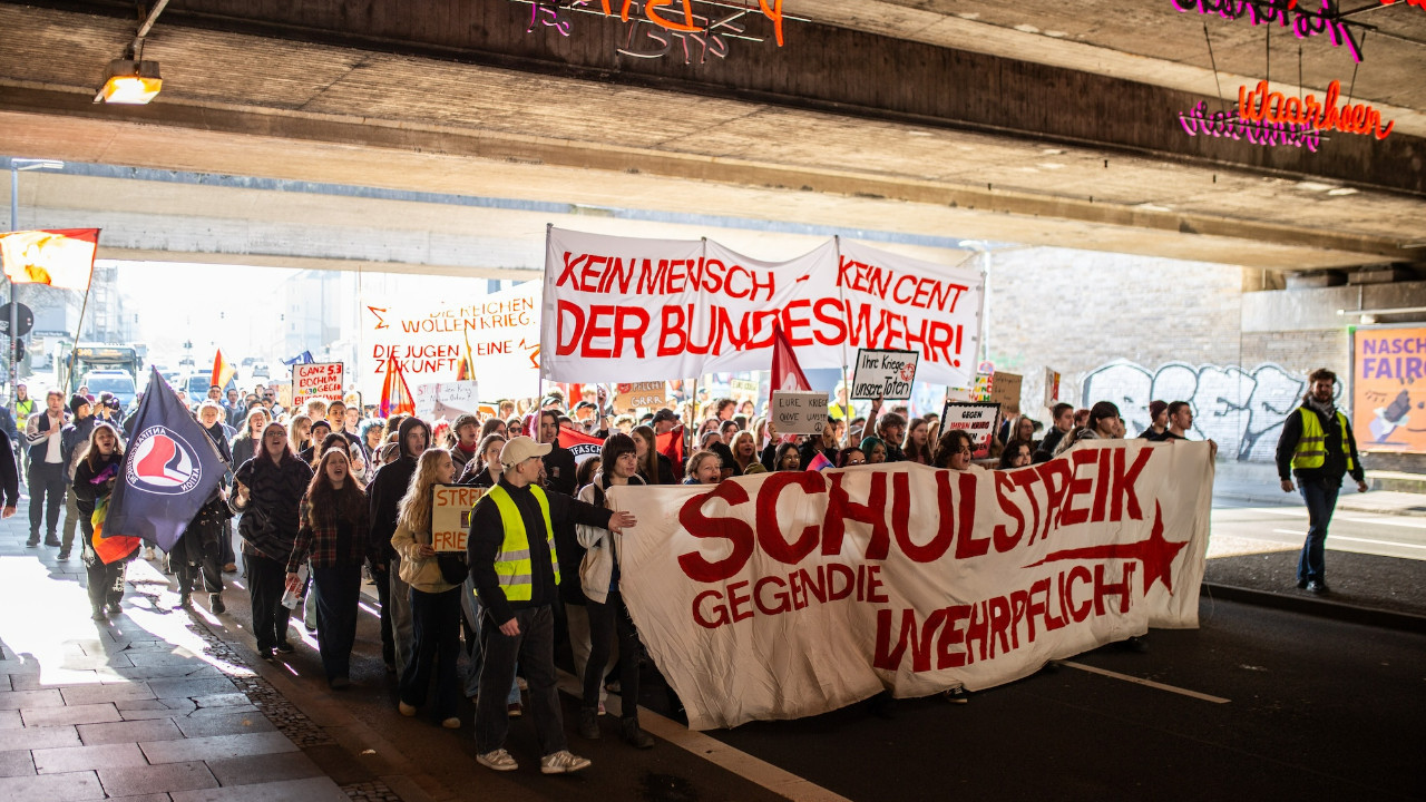 Almanlar asker olmak istemiyor: 'Cepheye Merz'i yollayın"