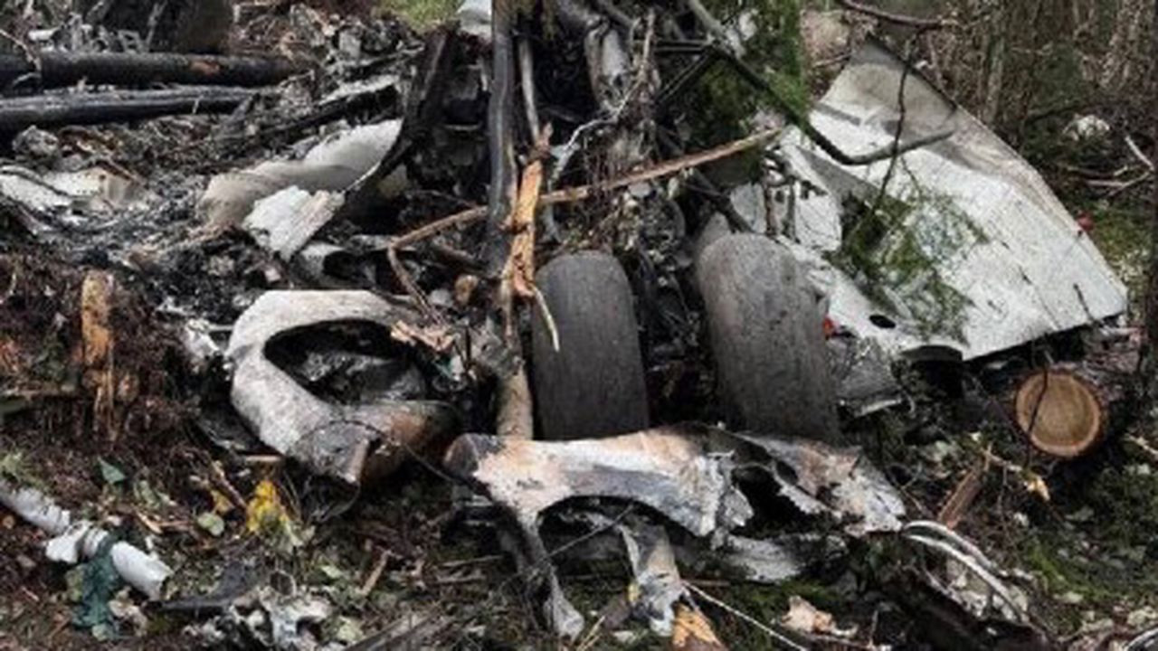 Cezayir'de askeri nakliye uçağı düştü: 2 ölü