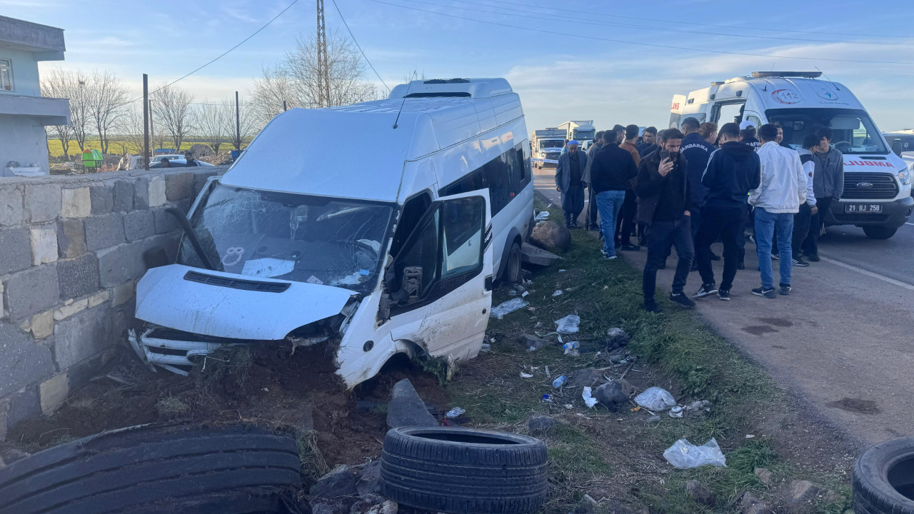 Diyarbakır'da feci kaza! 10 kişi yaralandı