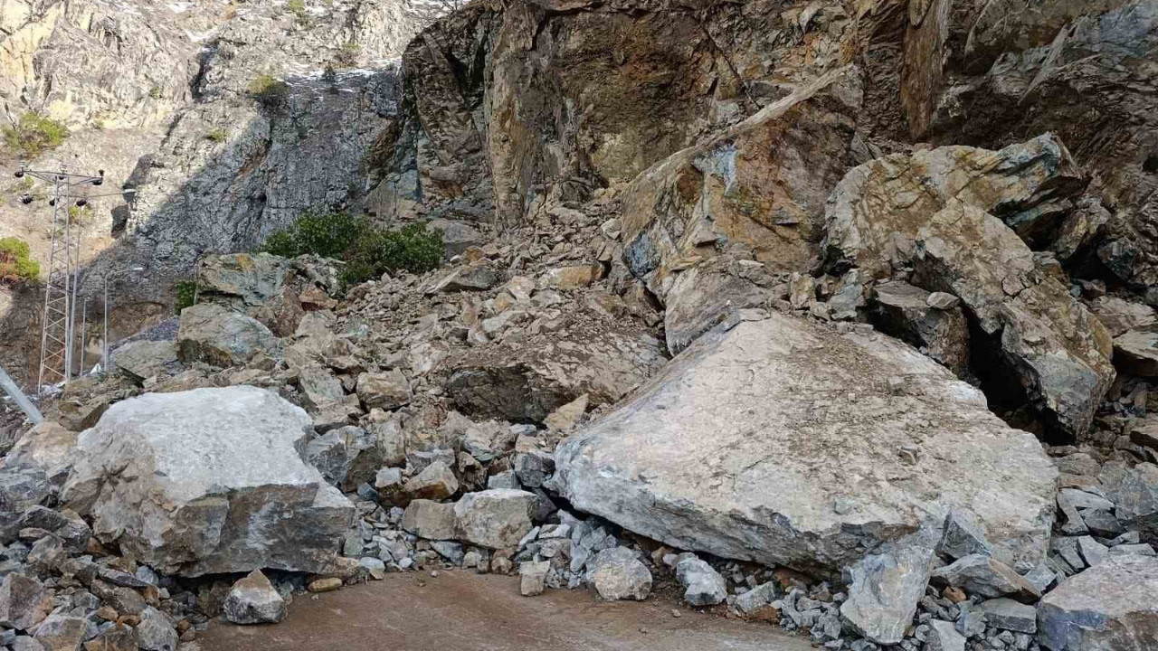 Doğu Karadeniz’de heyelan riski artıyor: Uzmanlardan tünel uyarısı