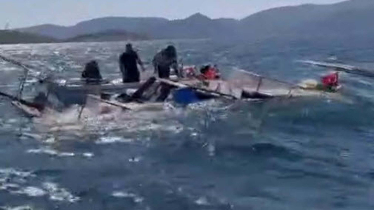 Bodrum'da balıkçı teknesi yarı batık bulundu