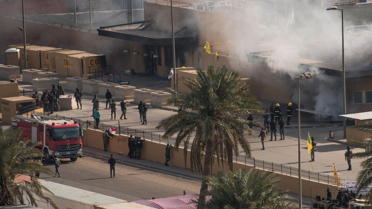 Tüm Batı Asya'da bedel ödüyorlar! ABD'nin Bağdat Büyükelçiliği alev alev