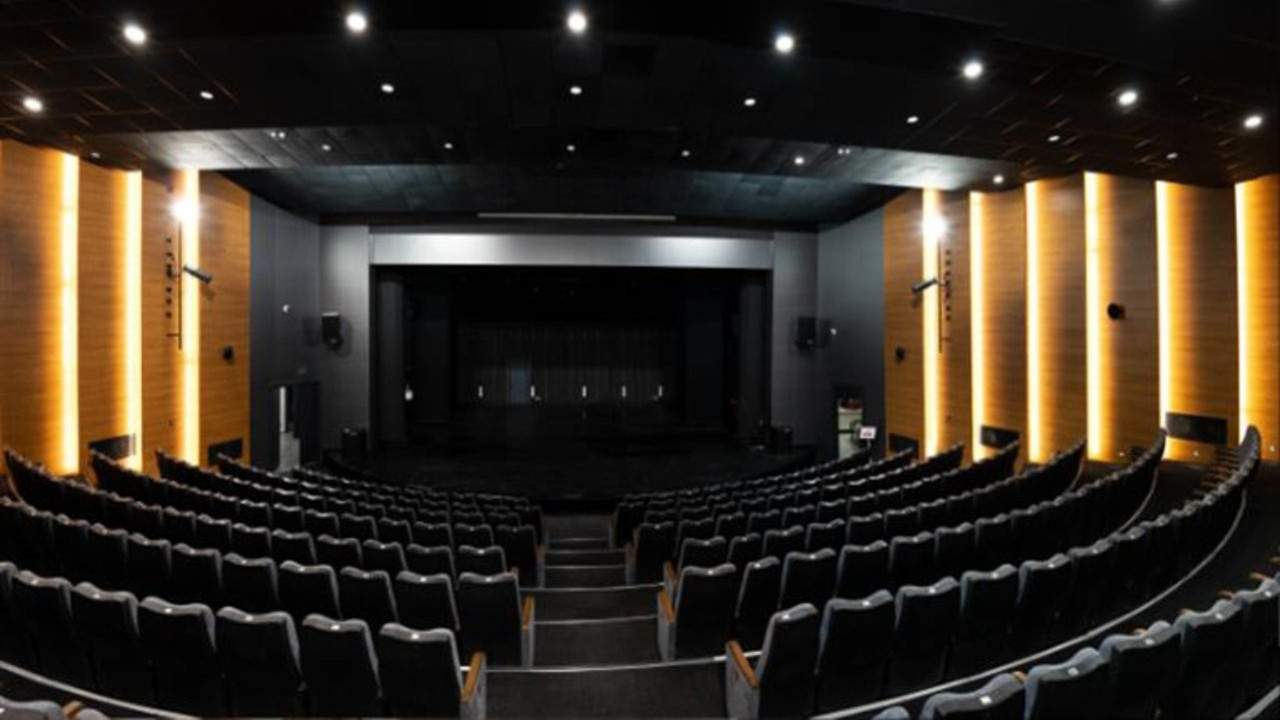 Sanatçılardan Üzümcü’ye tepki! Keyfi kararlardan tiyatro zarar görüyor