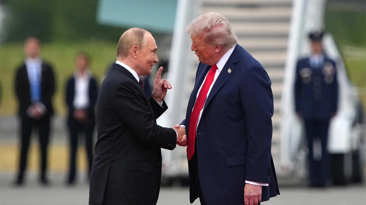 Kremlin açıkladı: Putin ve Trump görüştü! Masada neler vardı?