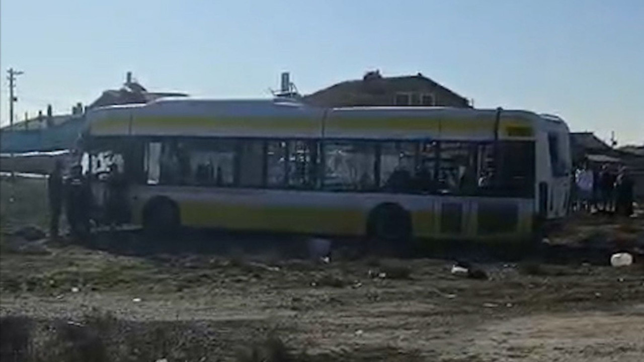 Konya’da belediye otobüsü ile öğrenci servisi çarpıştı! 17 yaralı