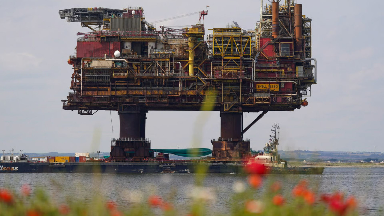 İngiltere duyurdu: Stratejik petrol stoklarından harcanmaya başlanacak