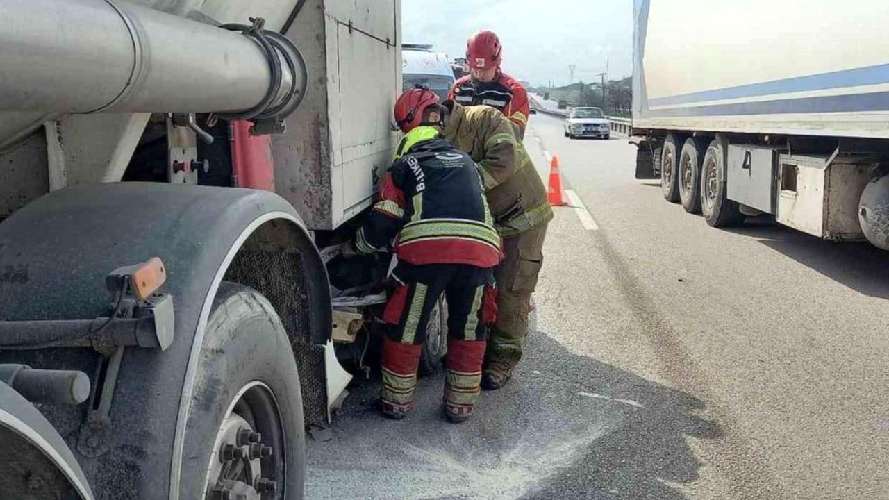 Bandırma’da tanker ile otomobil çarpıştı: 2 yaralı