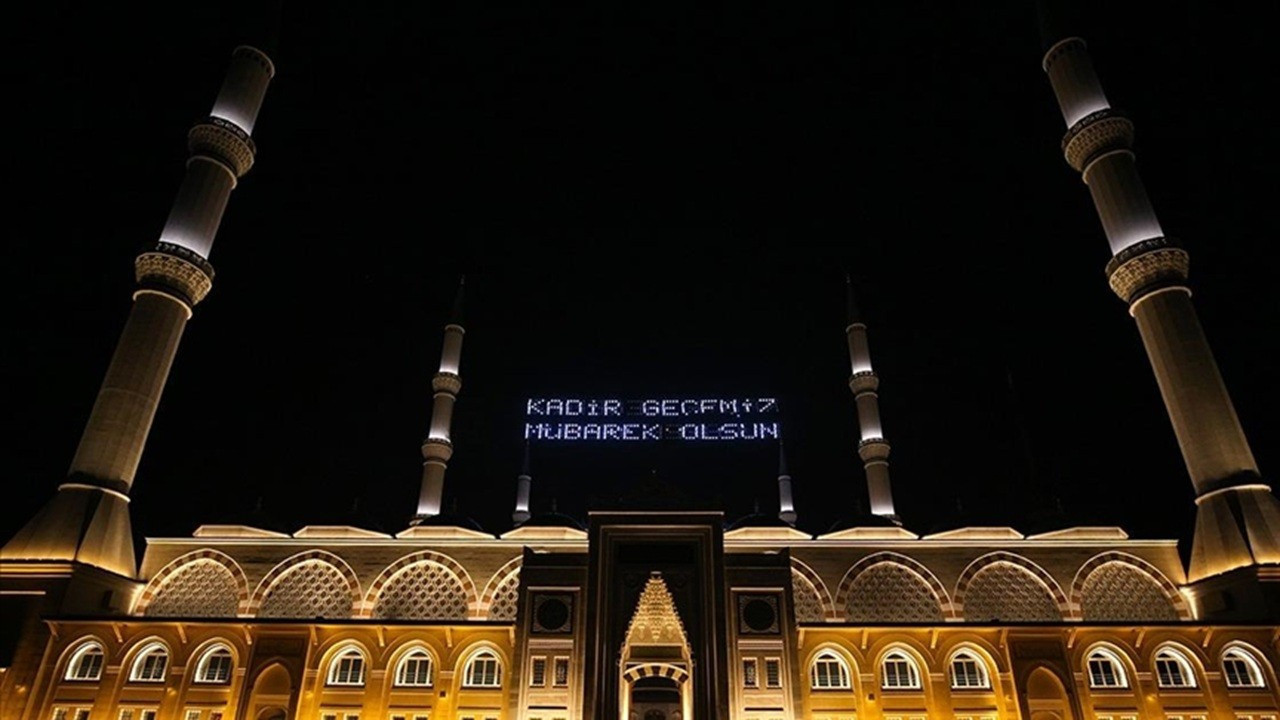 Kadir Gecesi'nde hangi namaz kılınır? Kadir Gecesi hangi dualar okunur?