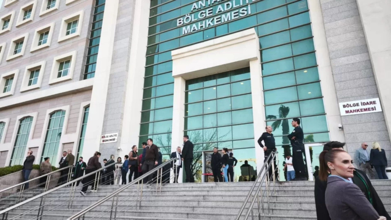 Antalya’da rüşvet ve yolsuzluk davasında 2. gün: Sanıklardan ‘tapu ve dolar’ savunması