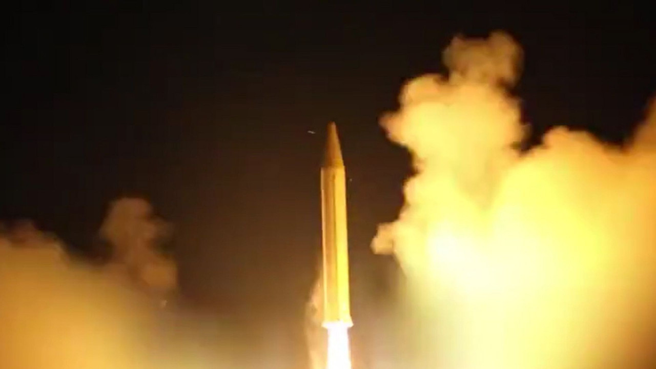 İran 62. dalgayı gerçekleştirdi: Kadir ve Hacı Kasım füzeleri sahnede