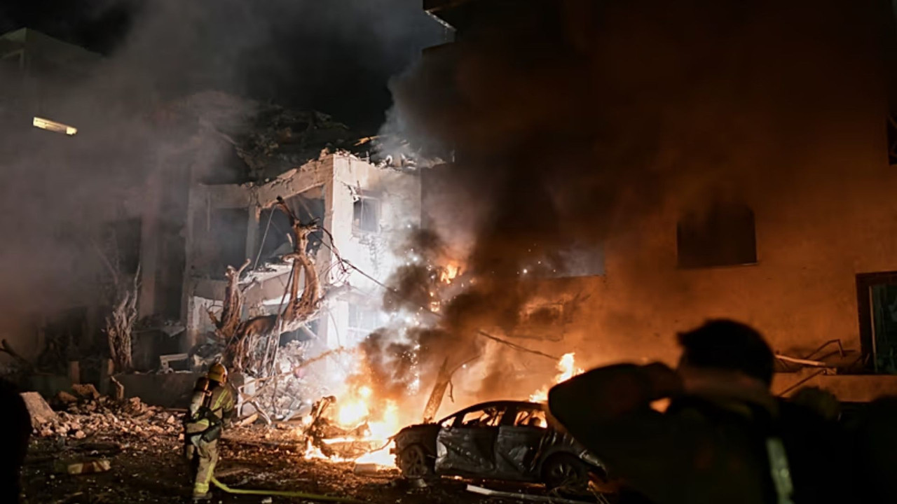 İran’dan Laricani için füze yağmuru! Tel Aviv’de ‘destansı korku’ gerçek oldu