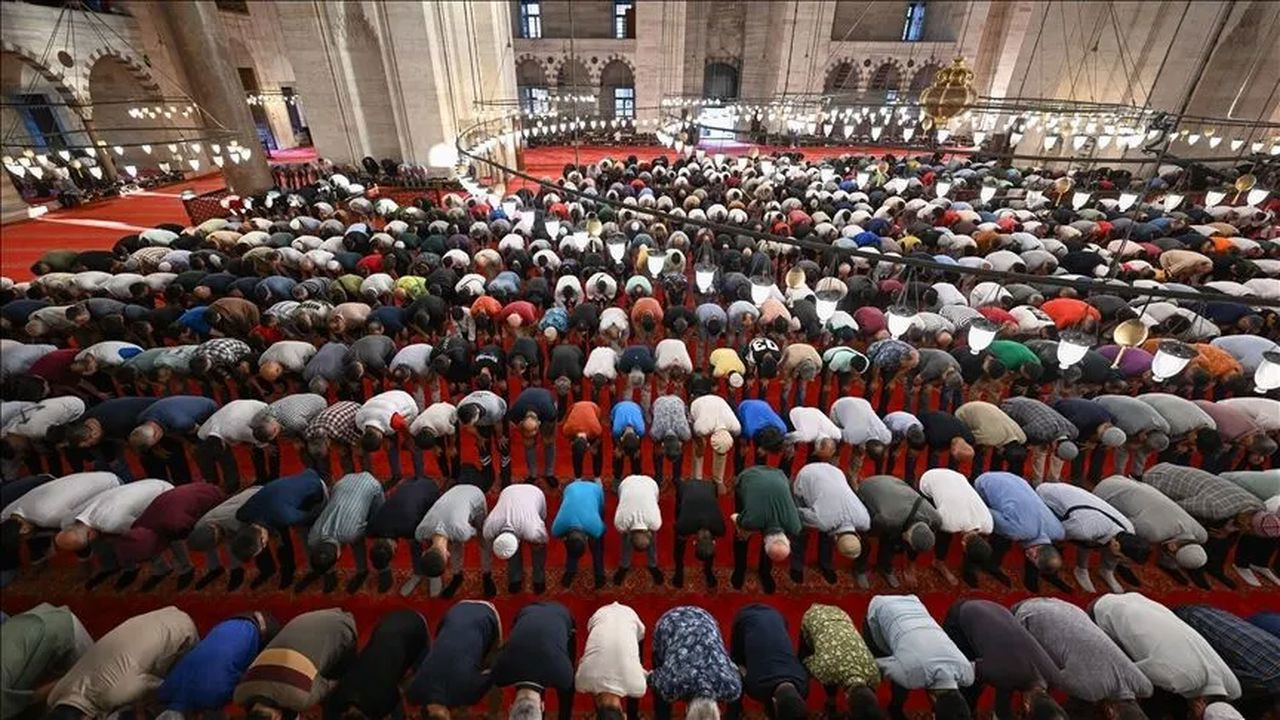 İzmir bayram namazı kaçta? Diyanet açıkladı