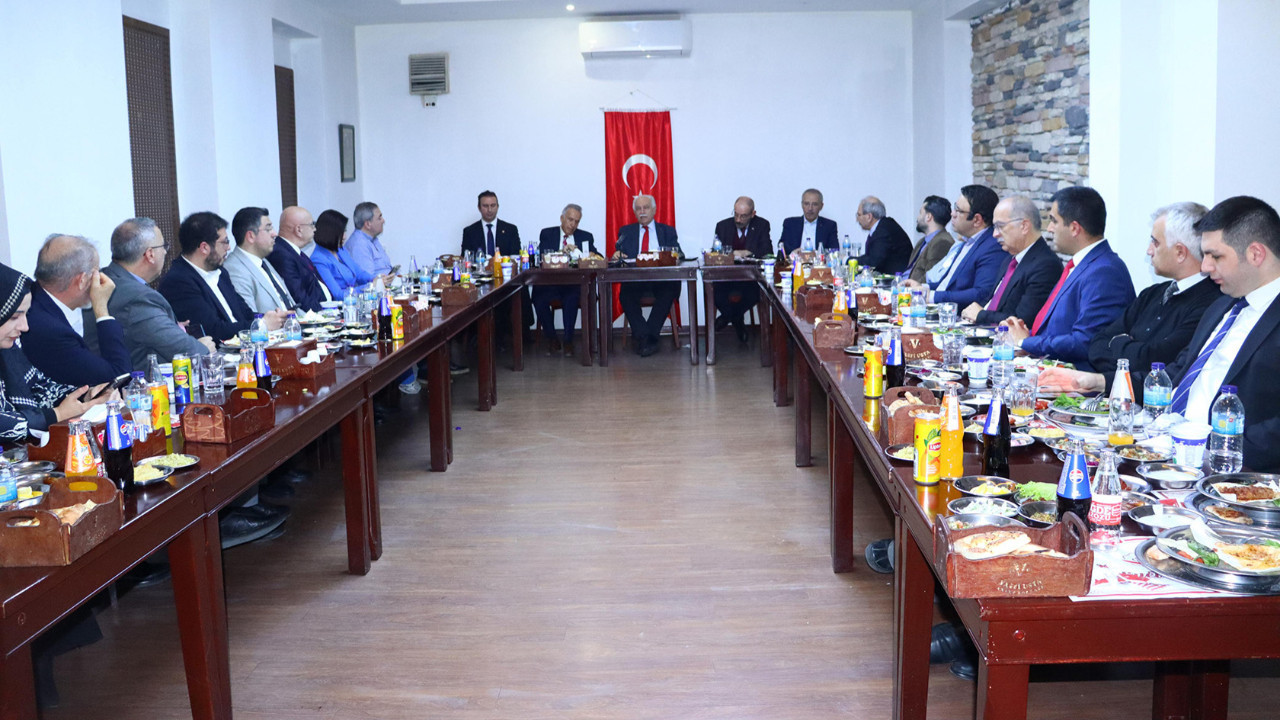 ‘TRÇİ dünyayı da bölgeyi de kurtarır’