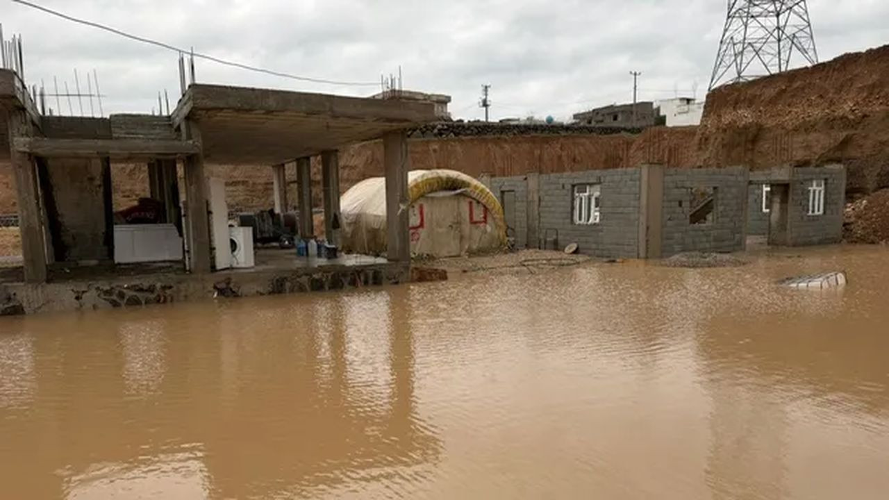 Şırnak’ta sağanak; dereler taştı, evleri su bastı