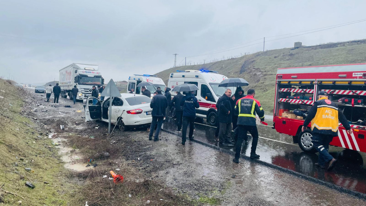 Bingöl'de otomobil devrildi: 1 ölü, 2 yaralı var