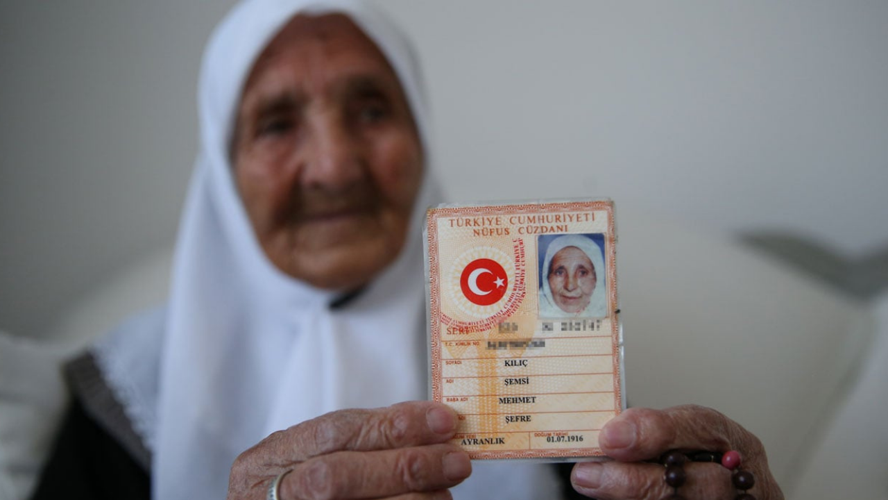 Türkiye'nin en yaşlılarından biri! Kayserili teyzeden uzun yaşam formülü