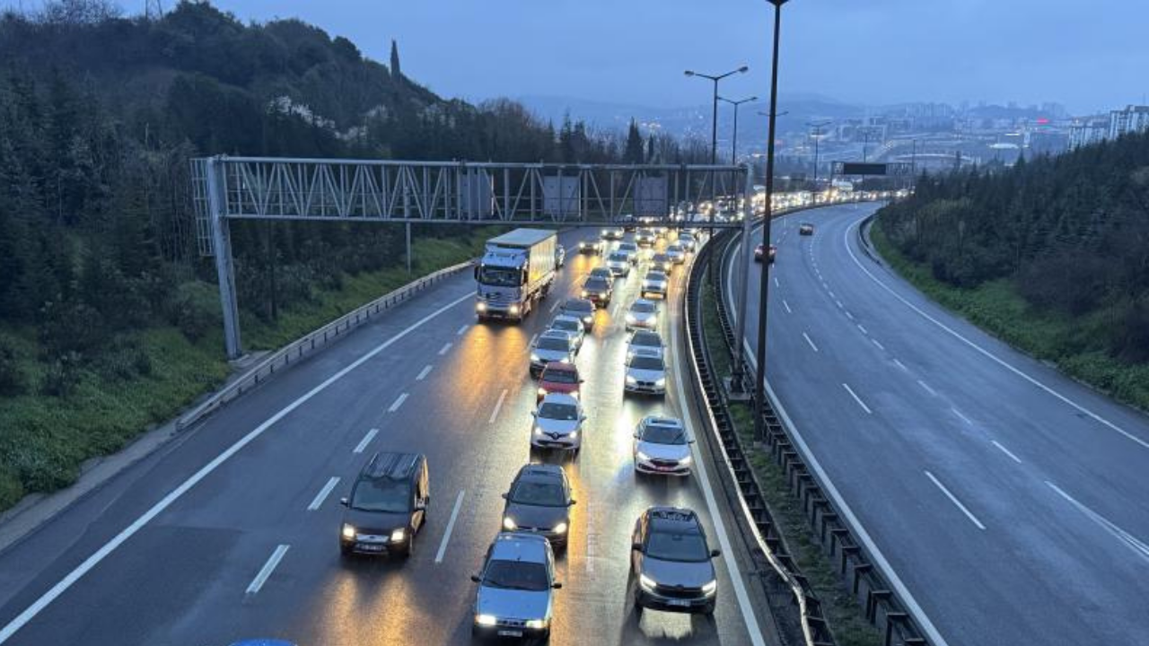 Yollarda bayram tatilinden dönüş yoğunluğu başladı